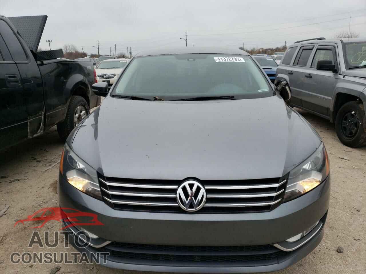 VOLKSWAGEN PASSAT 2015 - 1VWAT7A38FC082996