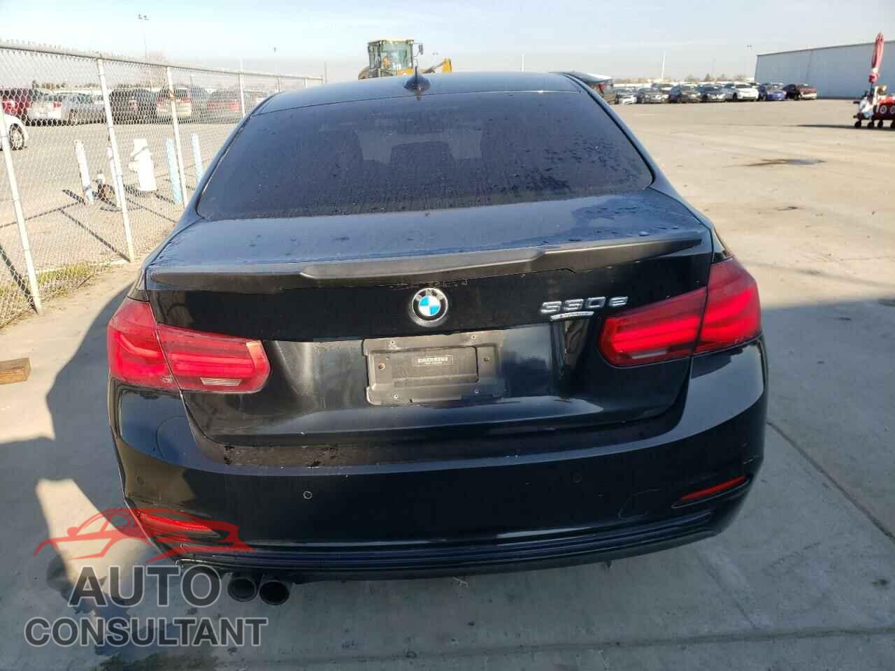BMW 3 SERIES 2017 - WBA8E1C36HA030087