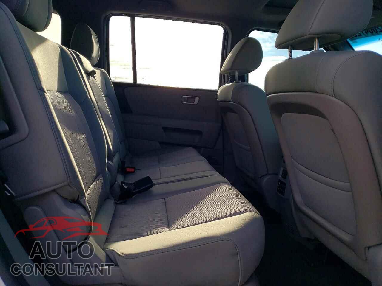 HONDA PILOT 2015 - 5FNYF4H37FB027973