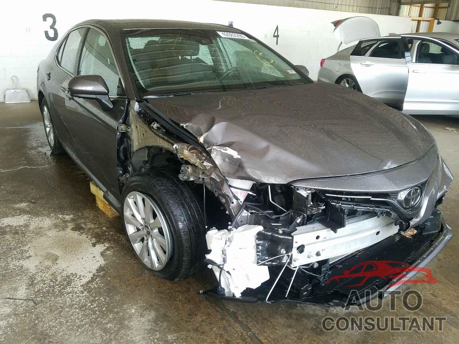 TOYOTA CAMRY 2018 - 4T1B11HK0JU019591
