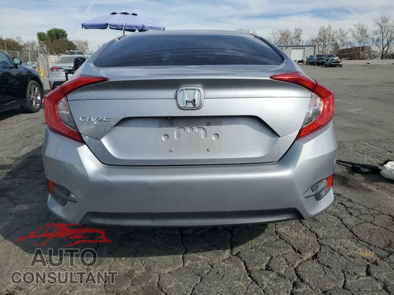 HONDA CIVIC 2018 - 2HGFC2F57JH558488