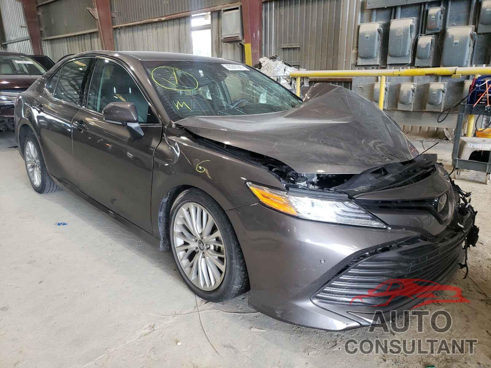 TOYOTA CAMRY 2018 - 4T1B11HK7JU080162