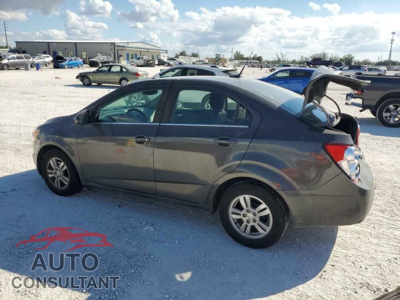 CHEVROLET SONIC 2013 - 1G1JC5SHXD4198167