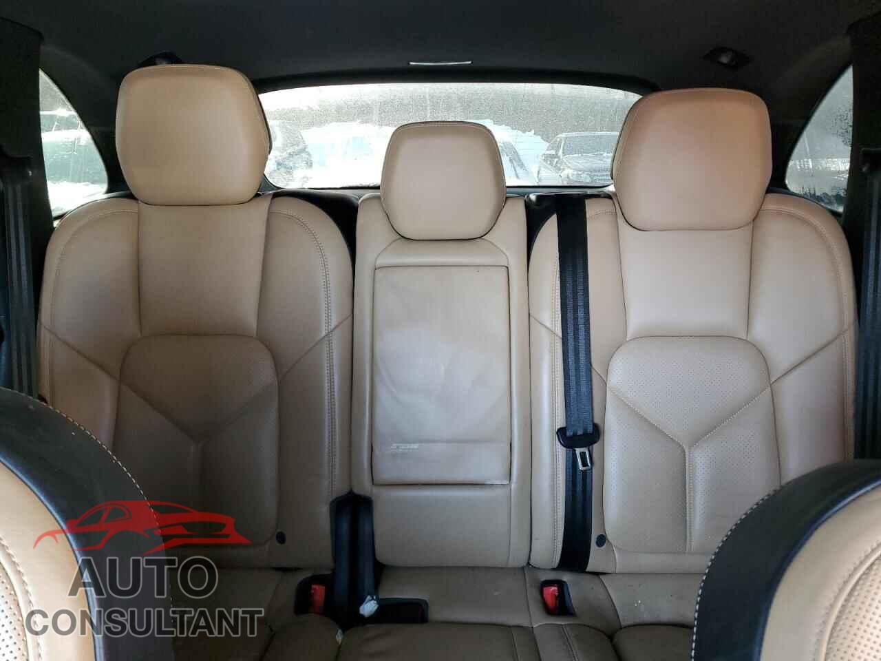 PORSCHE CAYENNE 2016 - WP1AA2A22GKA08501