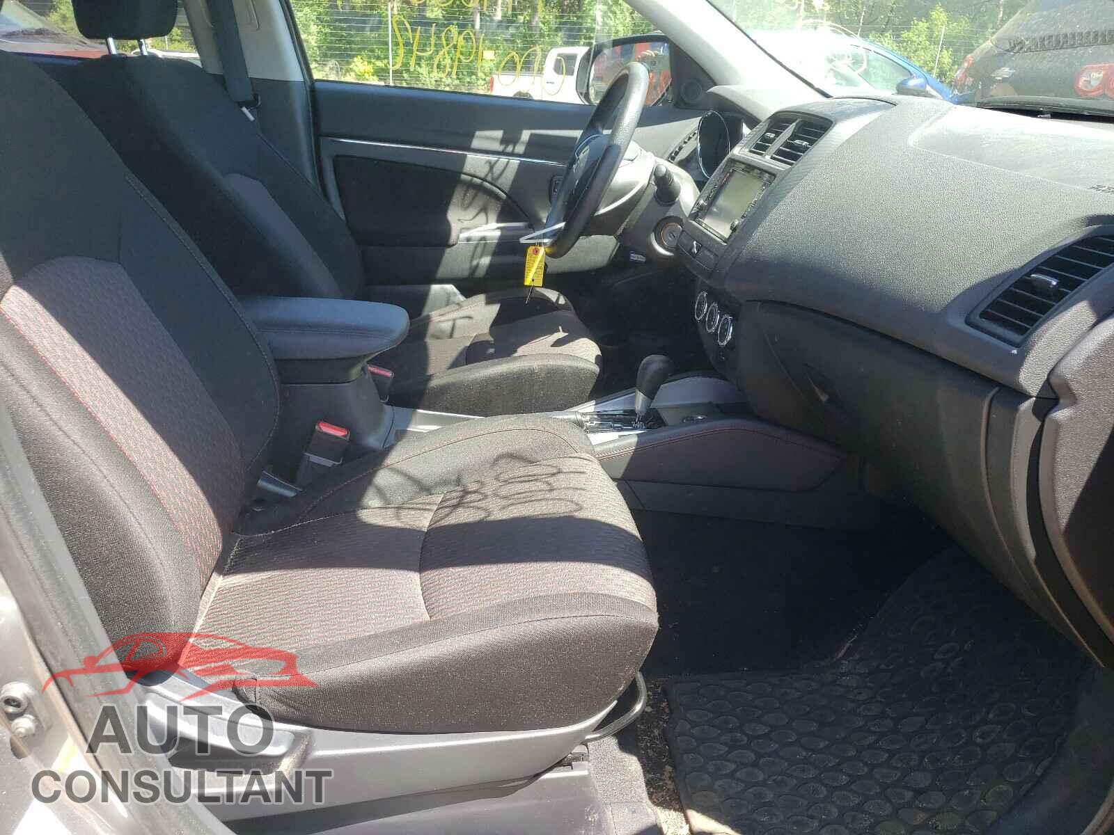 MITSUBISHI OUTLANDER 2019 - JA4AR3AUXKU009274