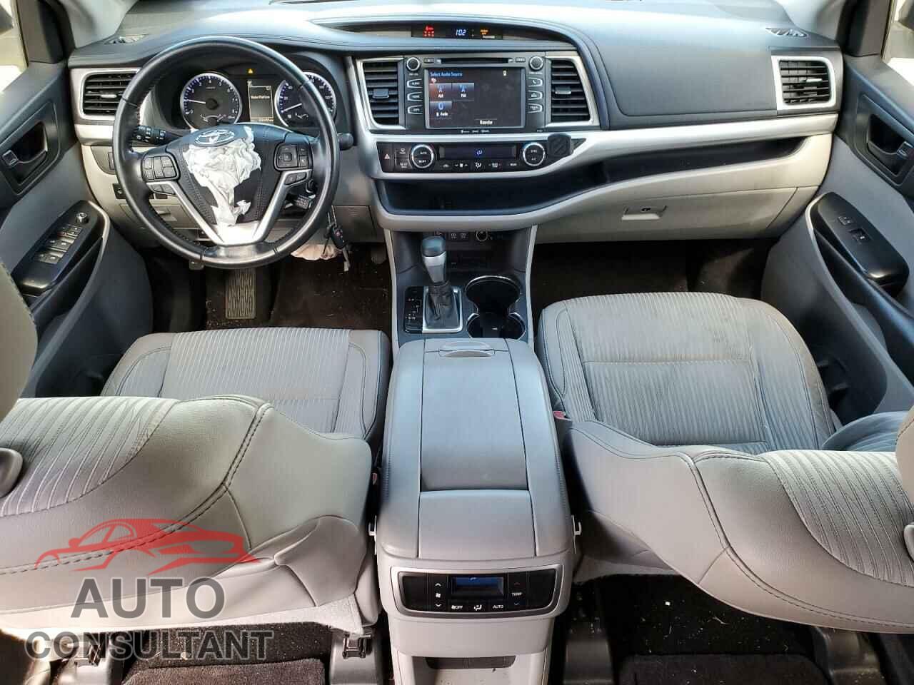 TOYOTA HIGHLANDER 2018 - 5TDZZRFH4JS256624