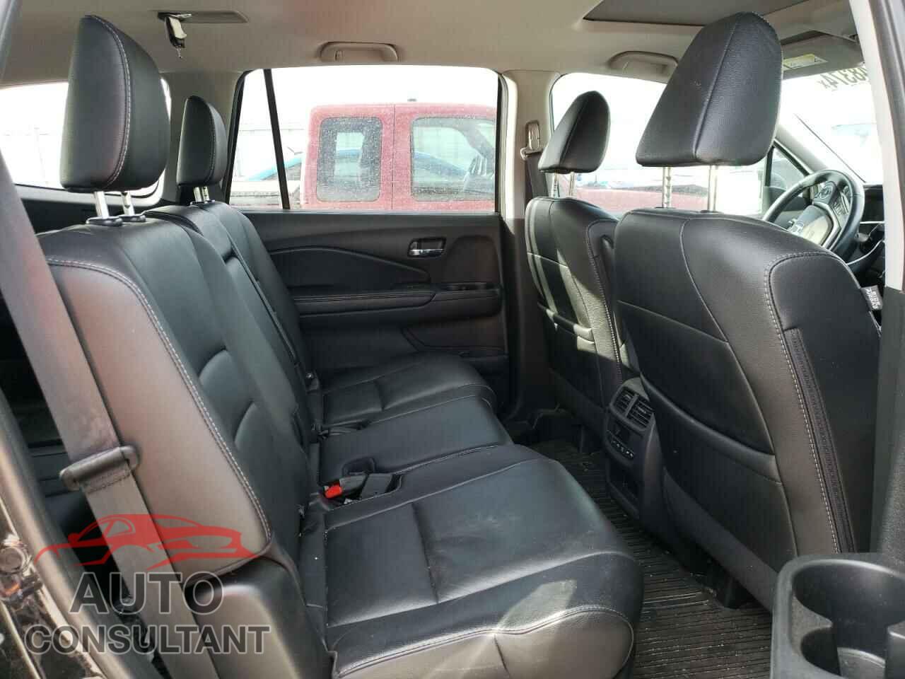 HONDA PILOT 2017 - 5FNYF6H58HB090368