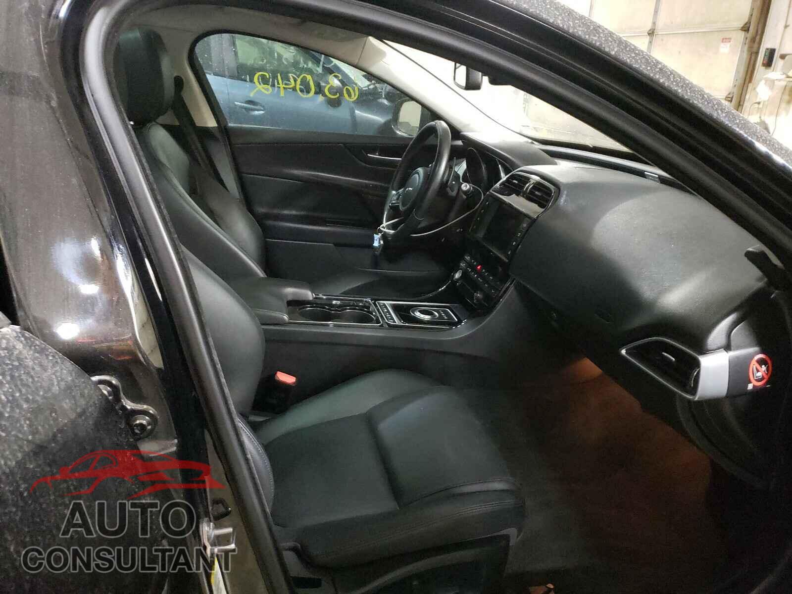 JAGUAR XE 2017 - SAJAR4BG0HA948062