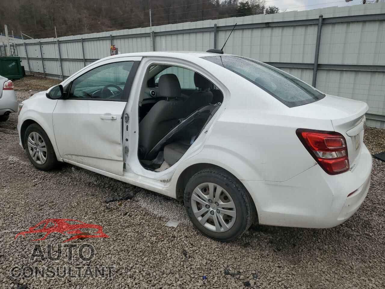 CHEVROLET SONIC 2017 - 1G1JB5SH8H4135738