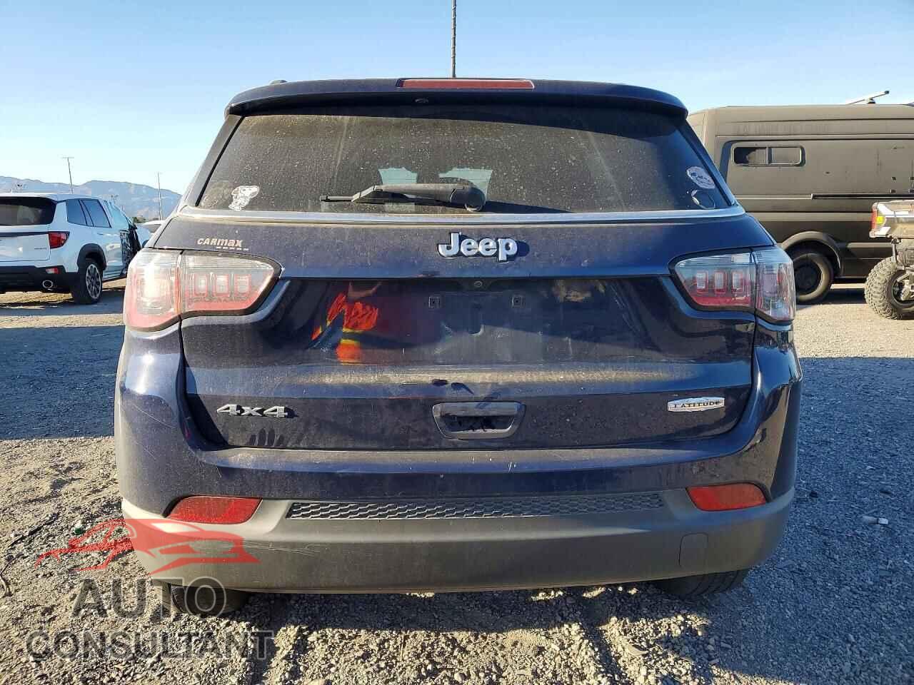 JEEP COMPASS 2018 - 3C4NJDBB2JT104017