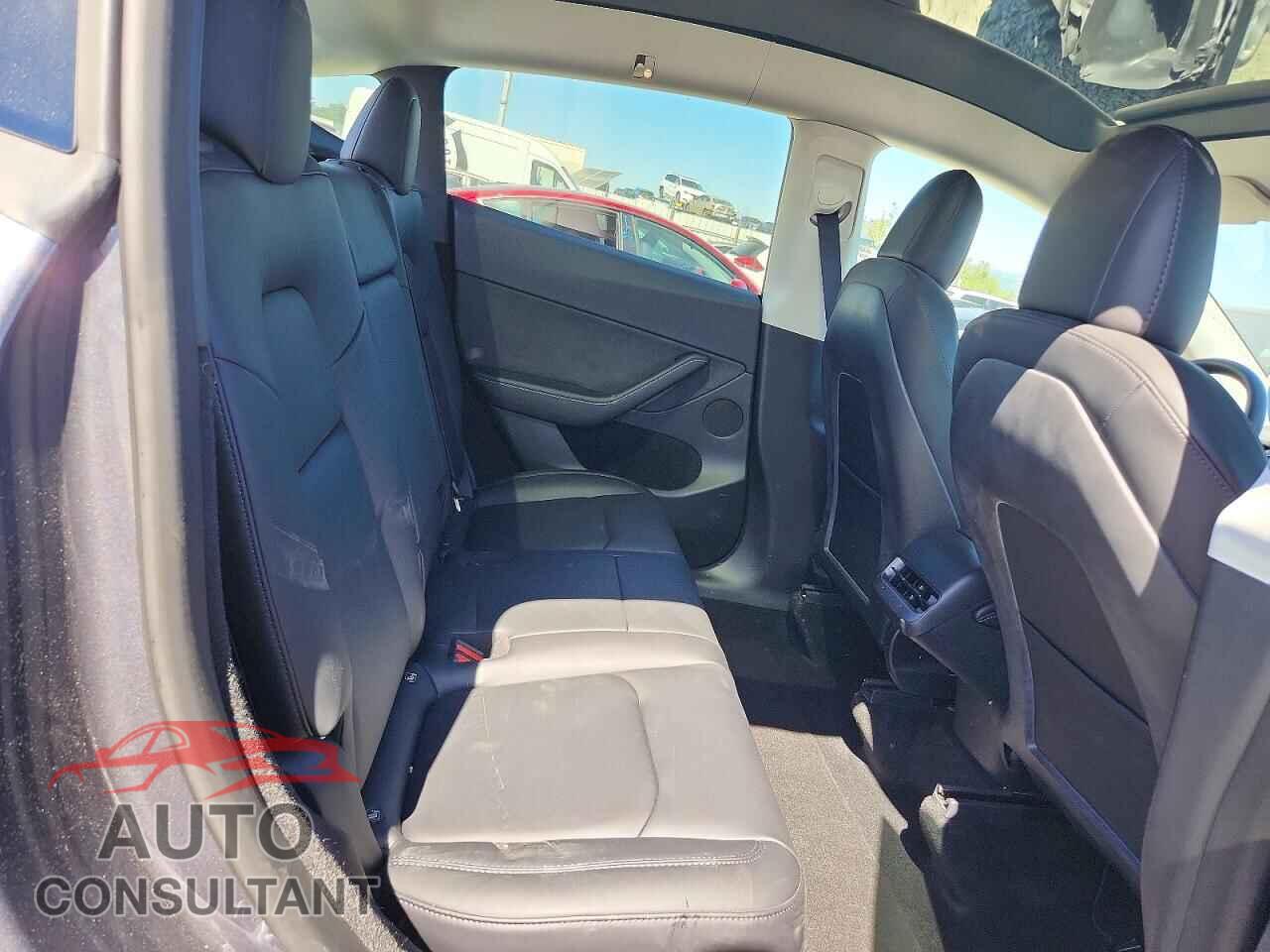 TESLA MODEL Y 2023 - 7SAYGDEE7PF632888