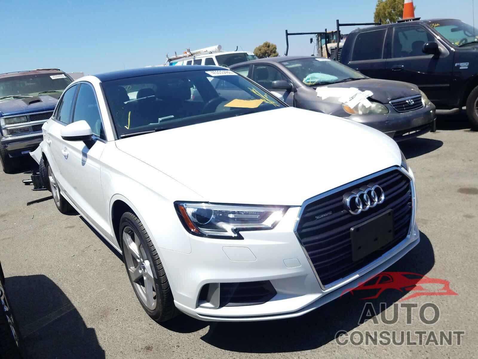 AUDI A3 2019 - WAUBEGFF3KA095436