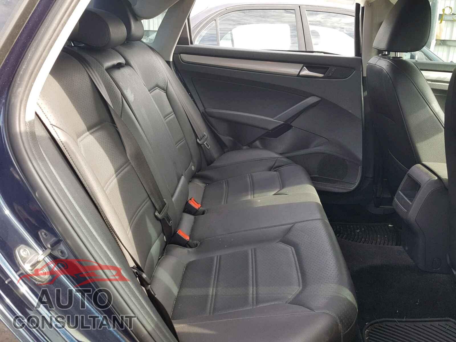 VOLKSWAGEN PASSAT 2015 - 1VWAT7A36FC070300