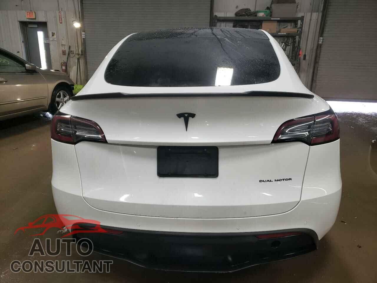 TESLA MODEL Y 2020 - 5YJYGDEE3LF014359