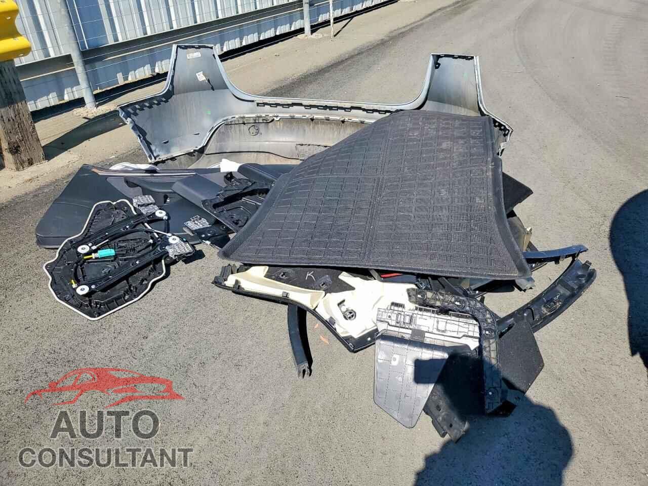 TESLA MODEL Y 2023 - 7SAYGDEE4PF662611