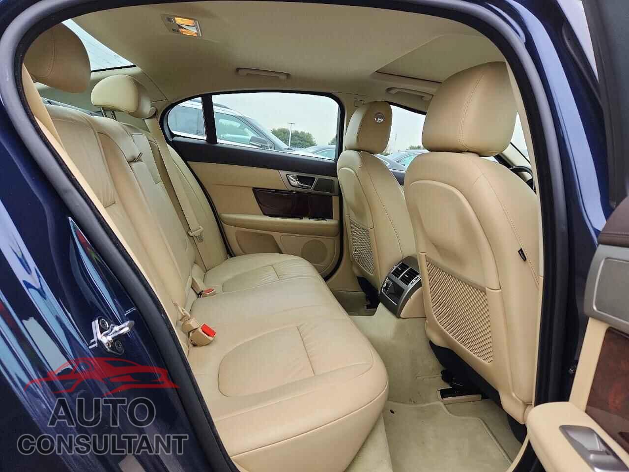 JAGUAR XF 2011 - SAJWA0FB3BLS09171