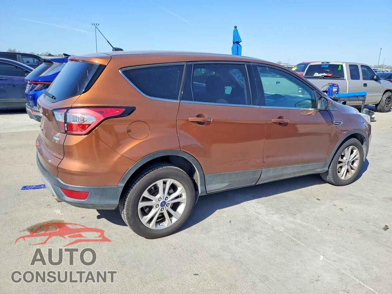 FORD ESCAPE 2017 - 1FMCU0GD5HUB58845