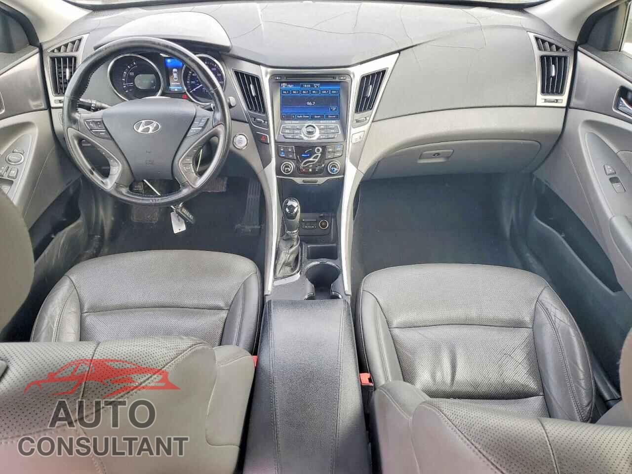 HYUNDAI SONATA 2013 - KMHEC4A41DA088672