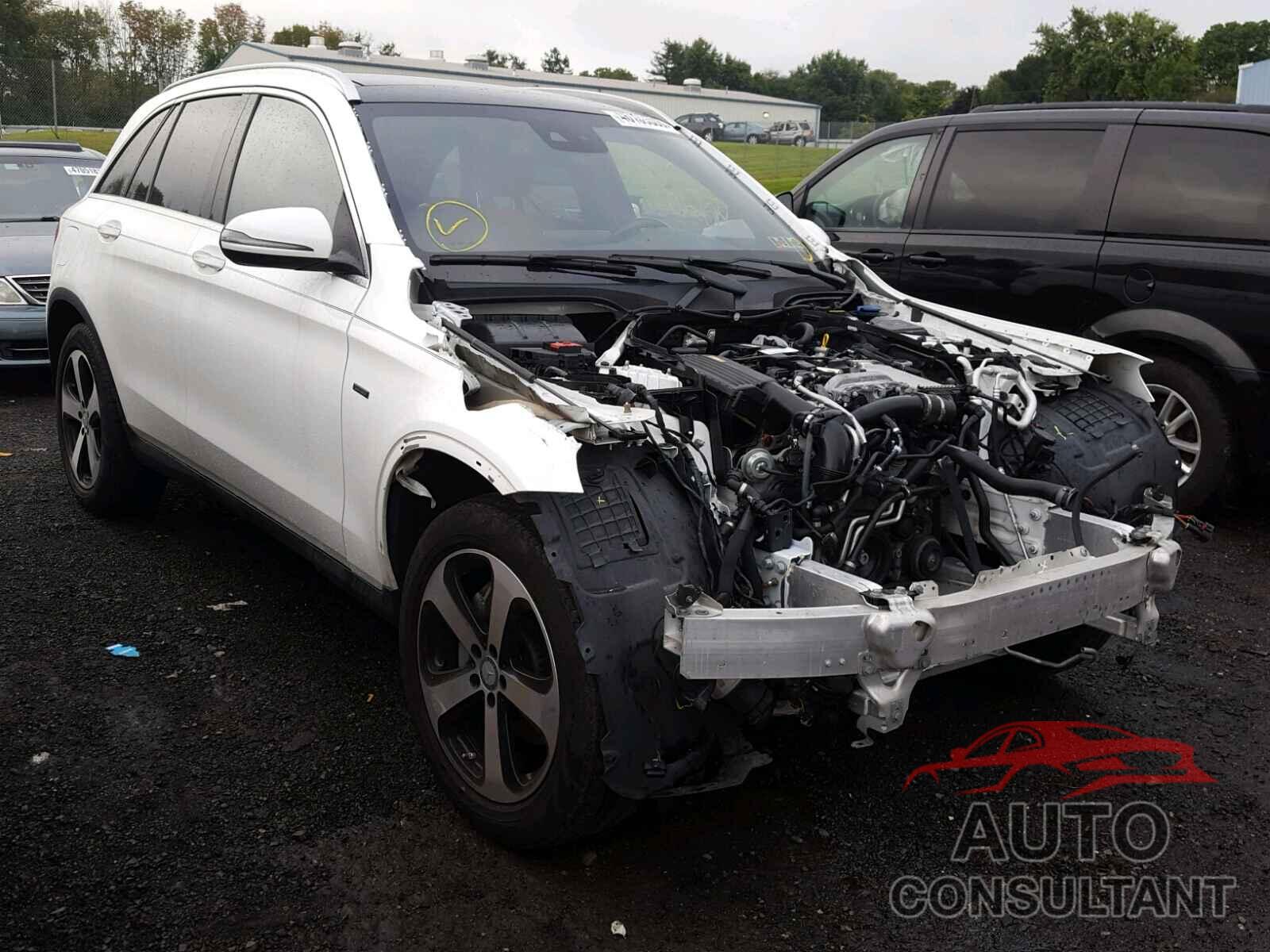 MERCEDES-BENZ GLC 300 4MATIC 2016 - WDC0G4KB8GF052253