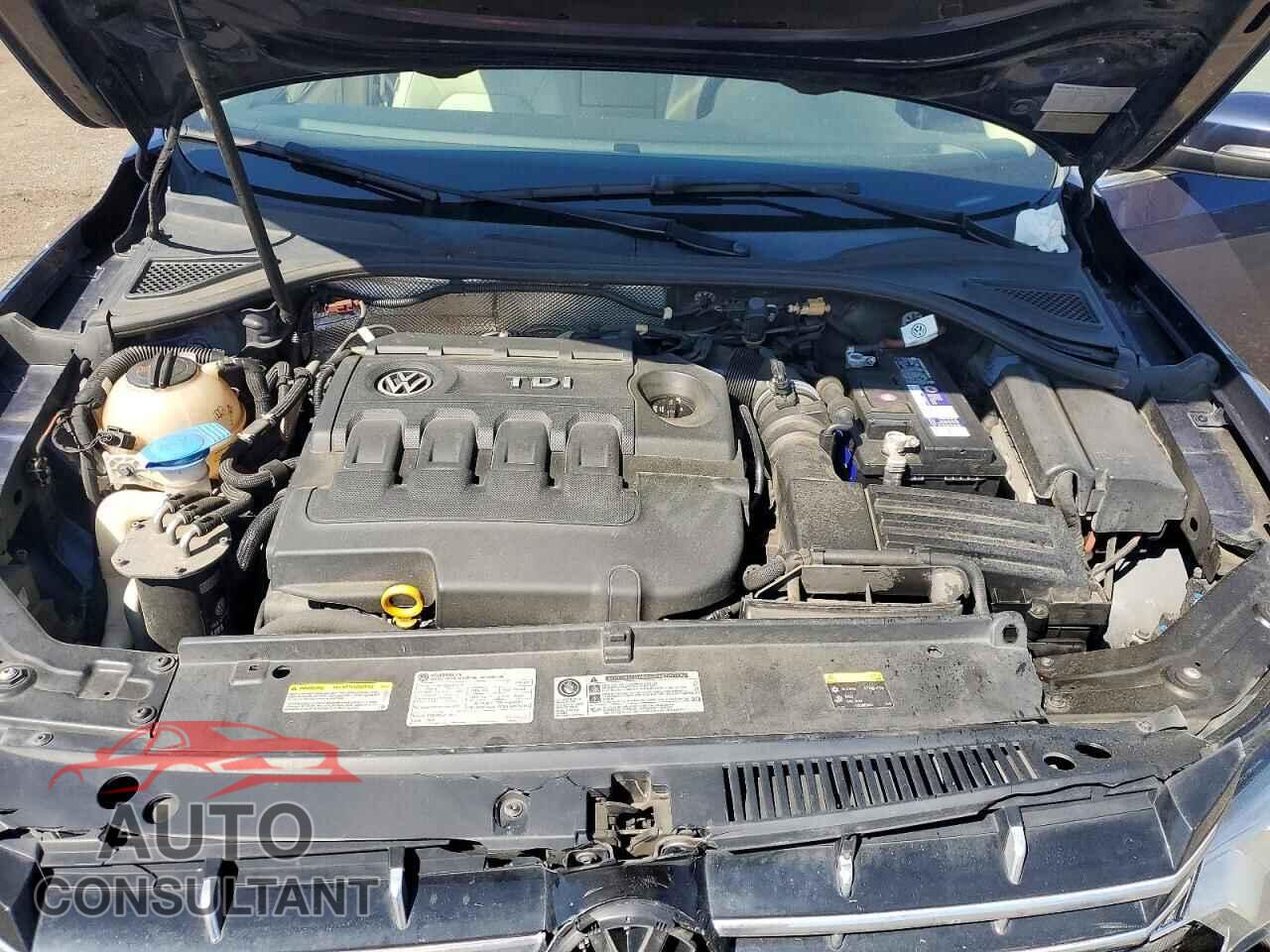 VOLKSWAGEN PASSAT 2015 - 1VWCV7A31FC036882