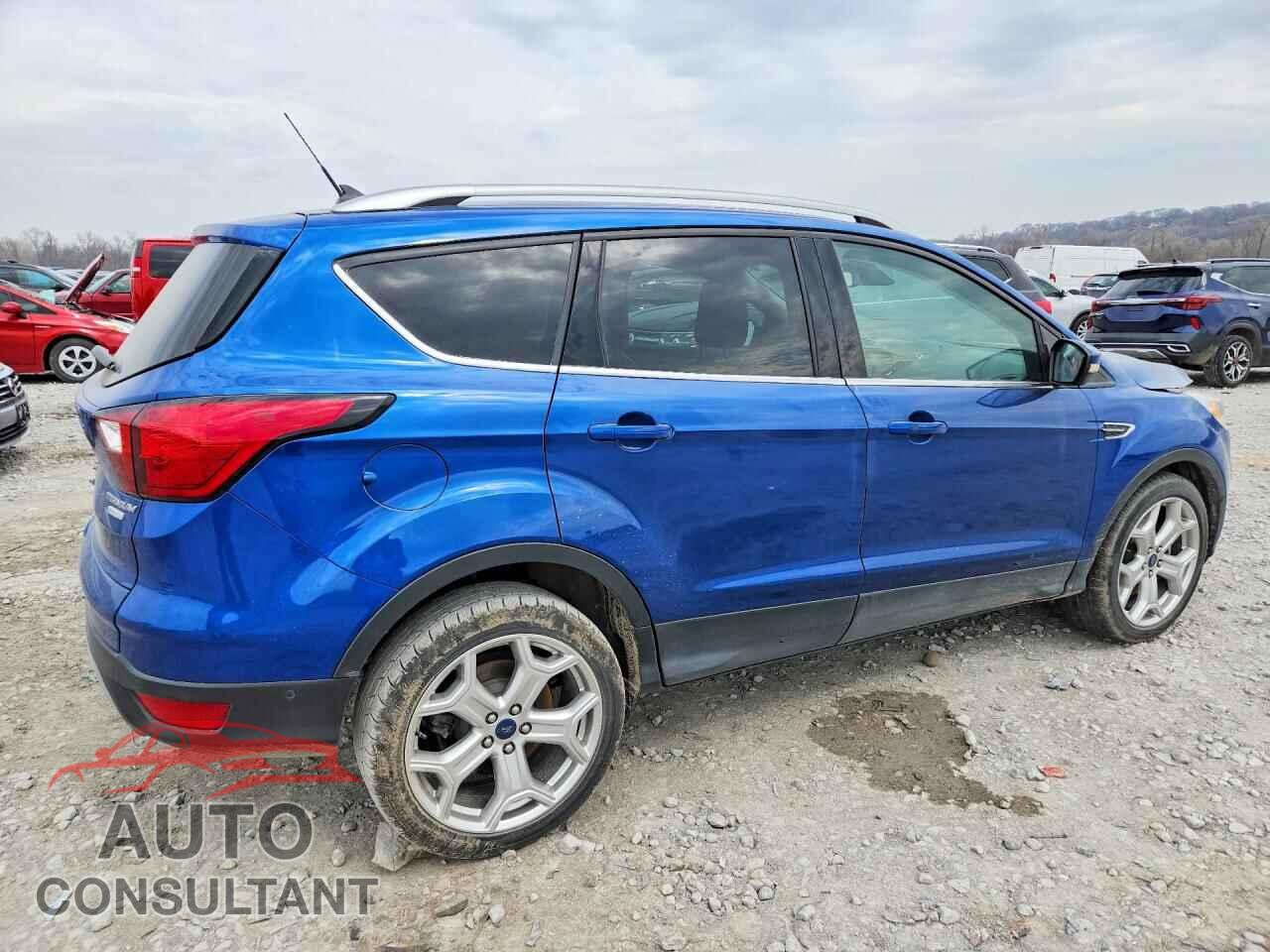 FORD ESCAPE 2019 - 1FMCU0J93KUB14323