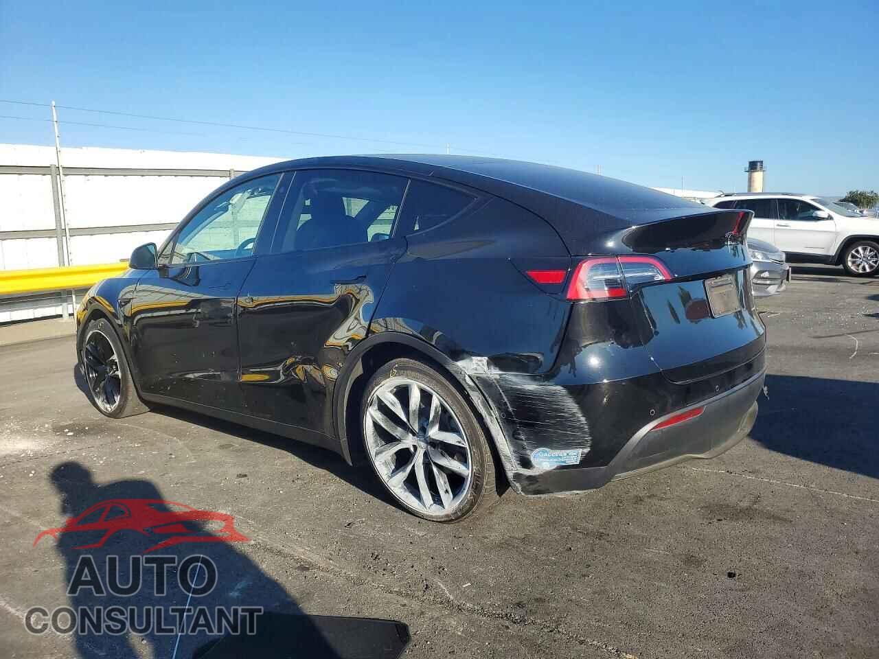 TESLA MODEL Y 2021 - 5YJYGAEE9MF150043