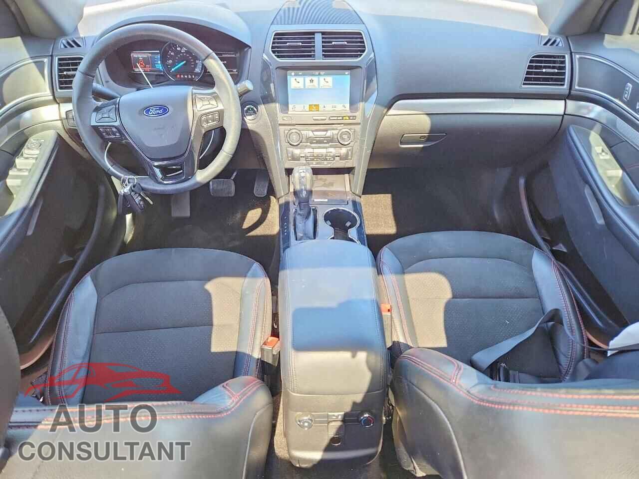 FORD EXPLORER 2018 - 1FM5K7D81JGB38529