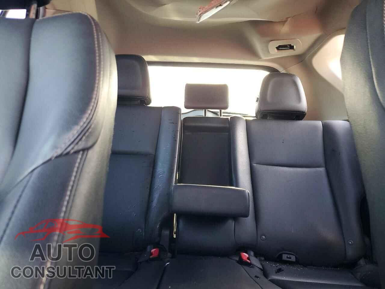 TOYOTA RAV4 2015 - JTMDFREV2FD110655