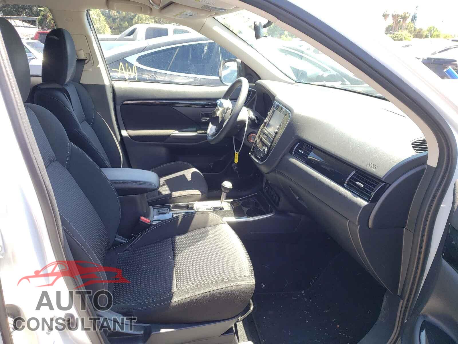MITSUBISHI OUTLANDER 2019 - JA4AD2A30KZ048913