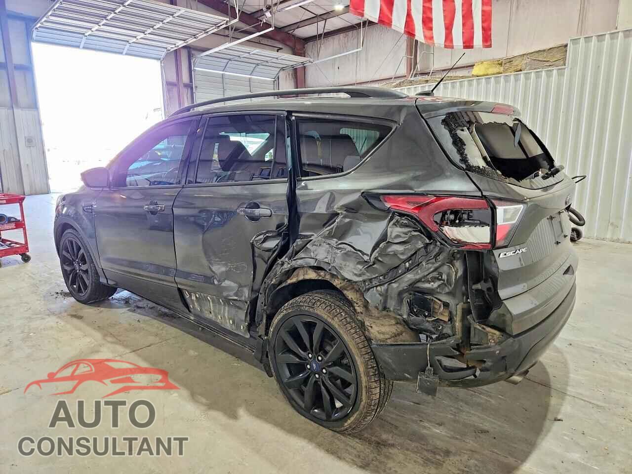 FORD ESCAPE 2017 - 1FMCU0J96HUD40526