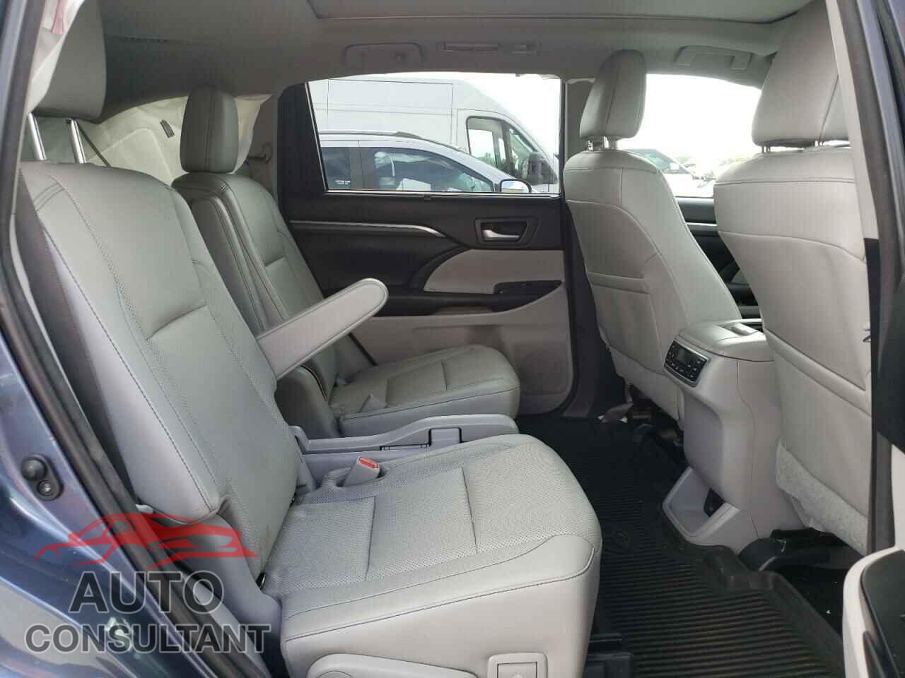 TOYOTA HIGHLANDER 2018 - 5TDDGRFH1JS046143