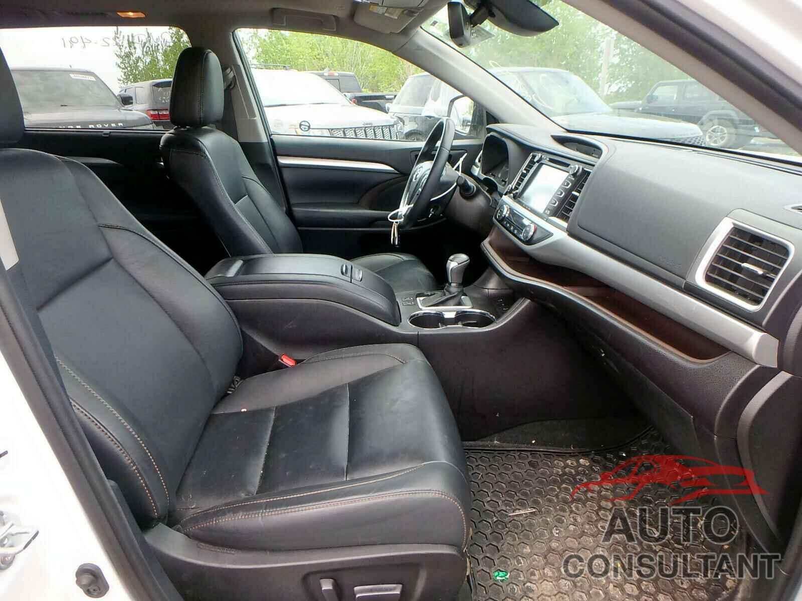 TOYOTA HIGHLANDER 2019 - 5TDJZRFH3KS583160