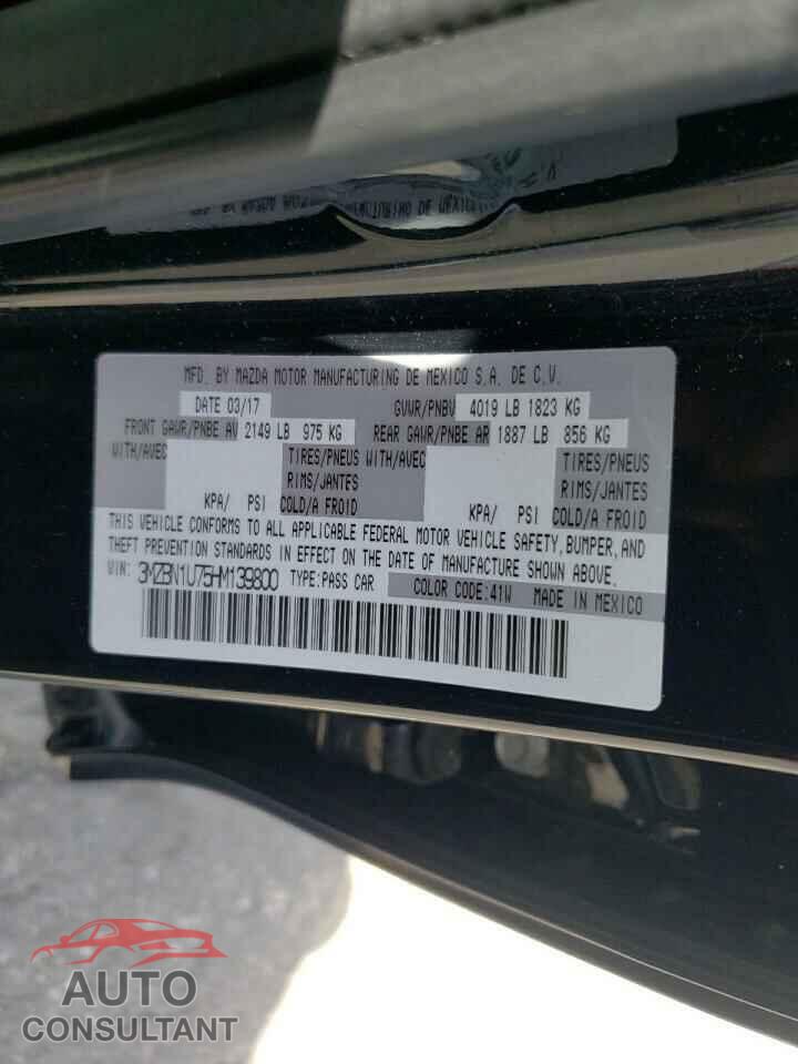 MAZDA 3 2017 - 3MZBN1U75HM139800