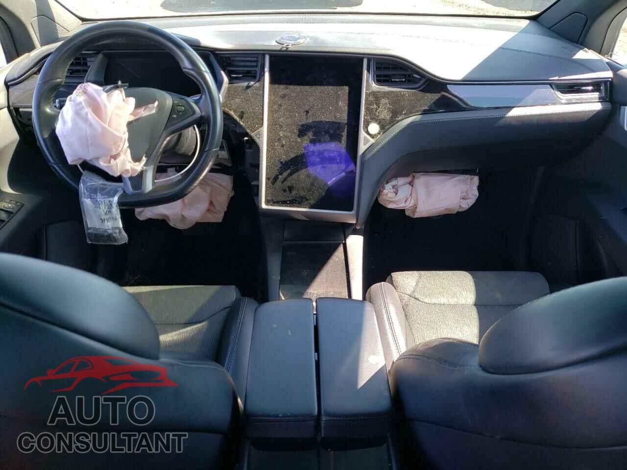 TESLA MODEL X 2018 - 5YJXCAE20JF112192