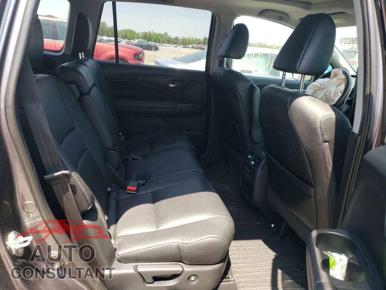 HONDA PILOT 2017 - 5FNYF6H77HB095269