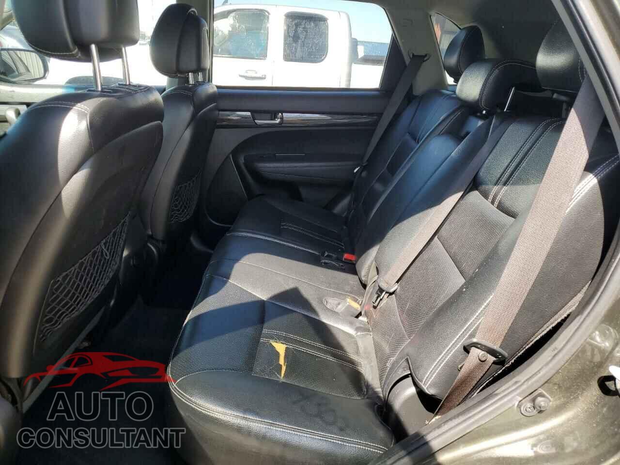 KIA SORENTO 2011 - 5XYKT3A10BG106020