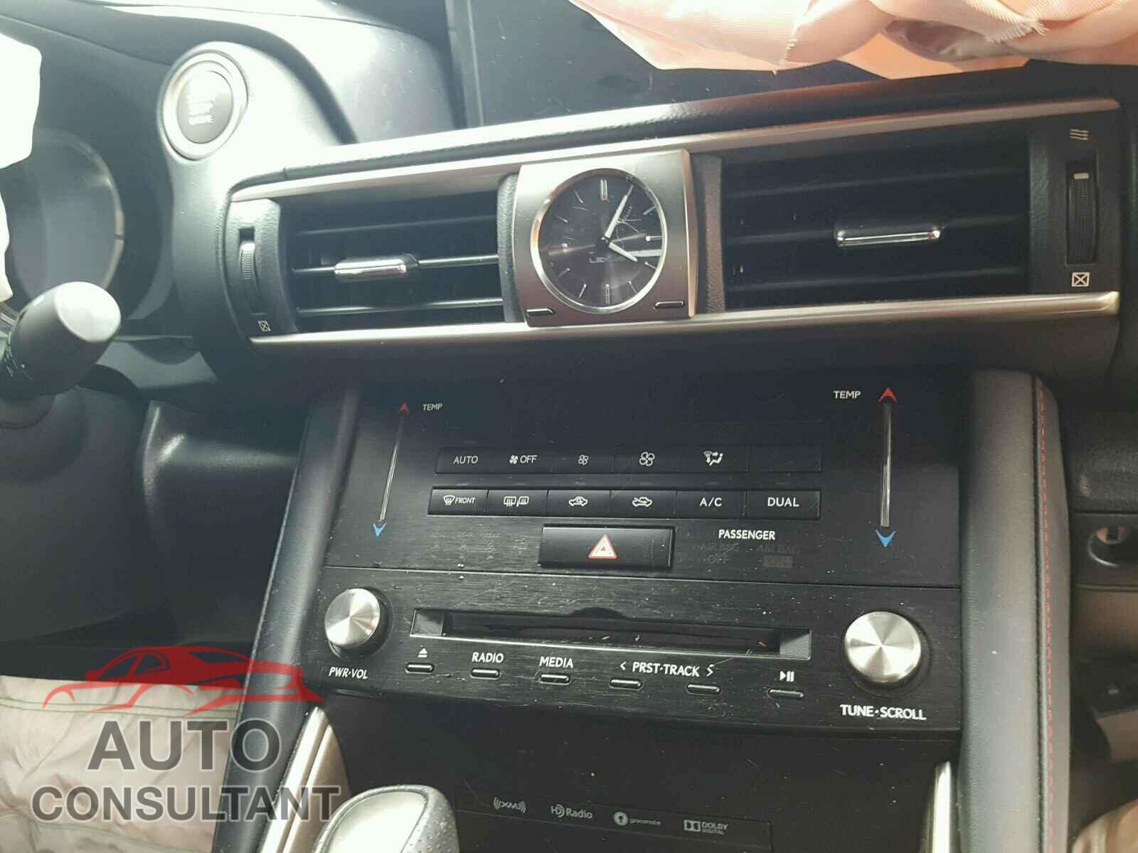 LEXUS IS 2018 - JTHC81D24J5027177