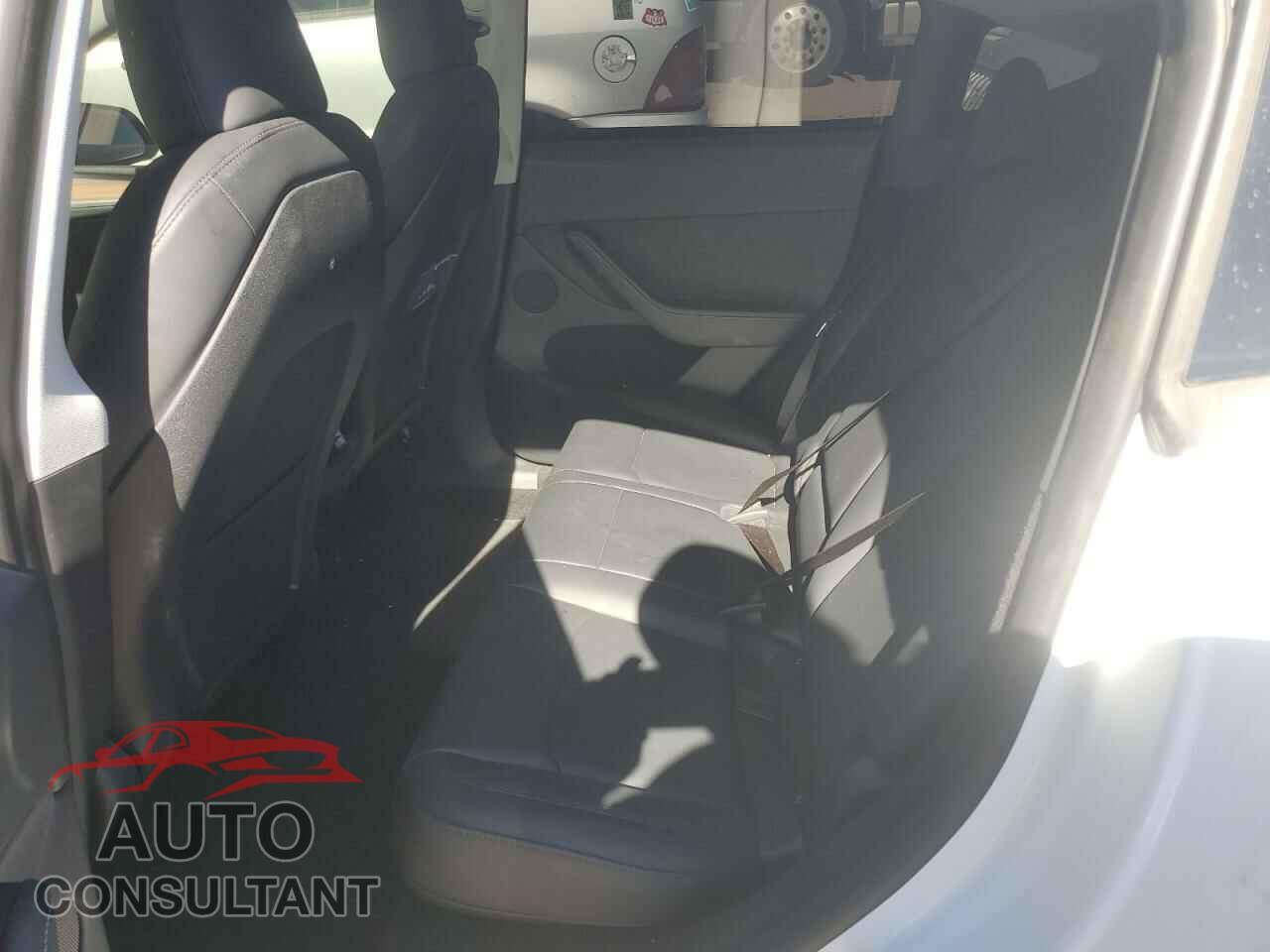 TESLA MODEL Y 2024 - 7SAYGDEE5RA260242