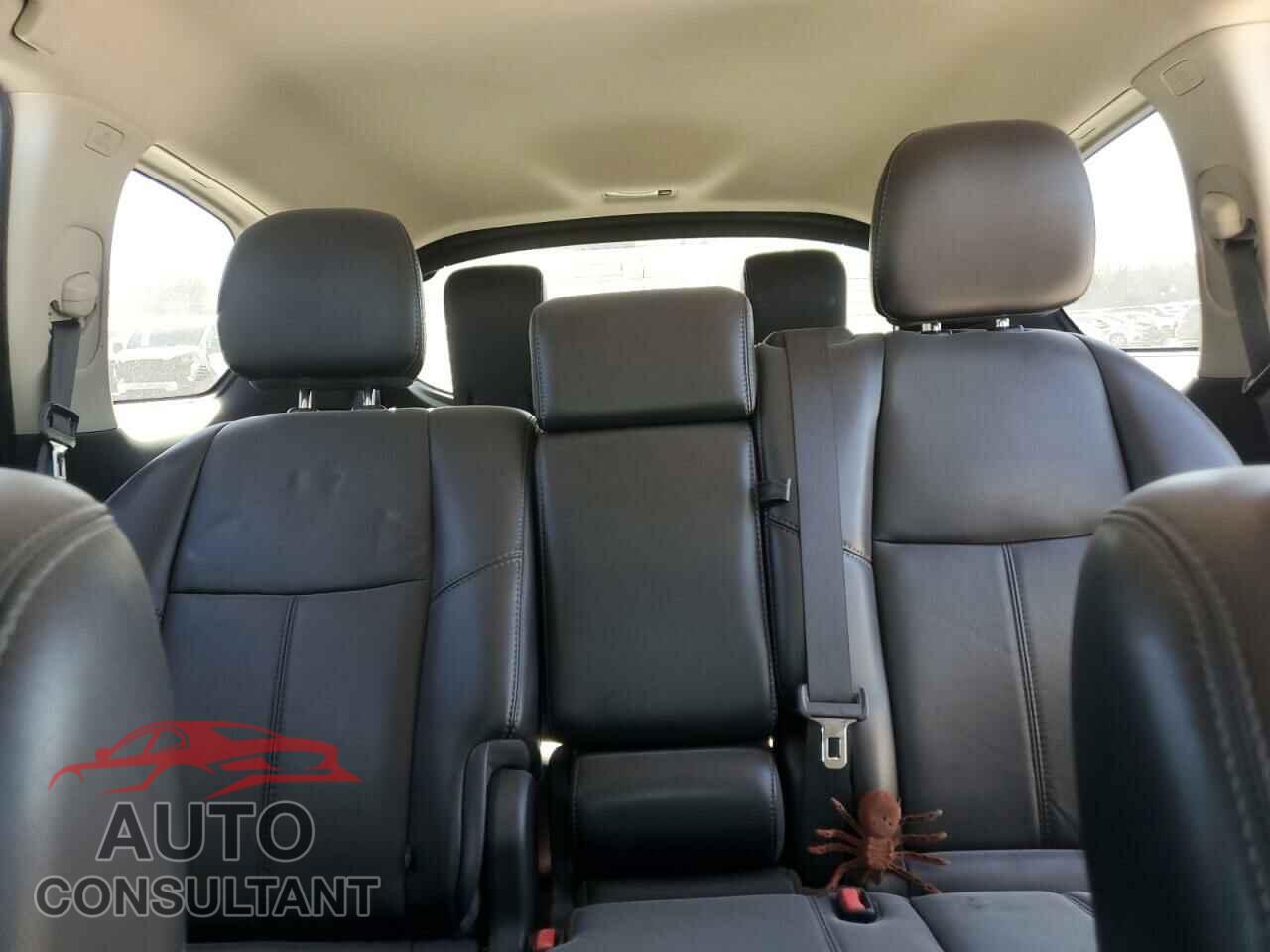 NISSAN PATHFINDER 2017 - 5N1DR2MN3HC651539