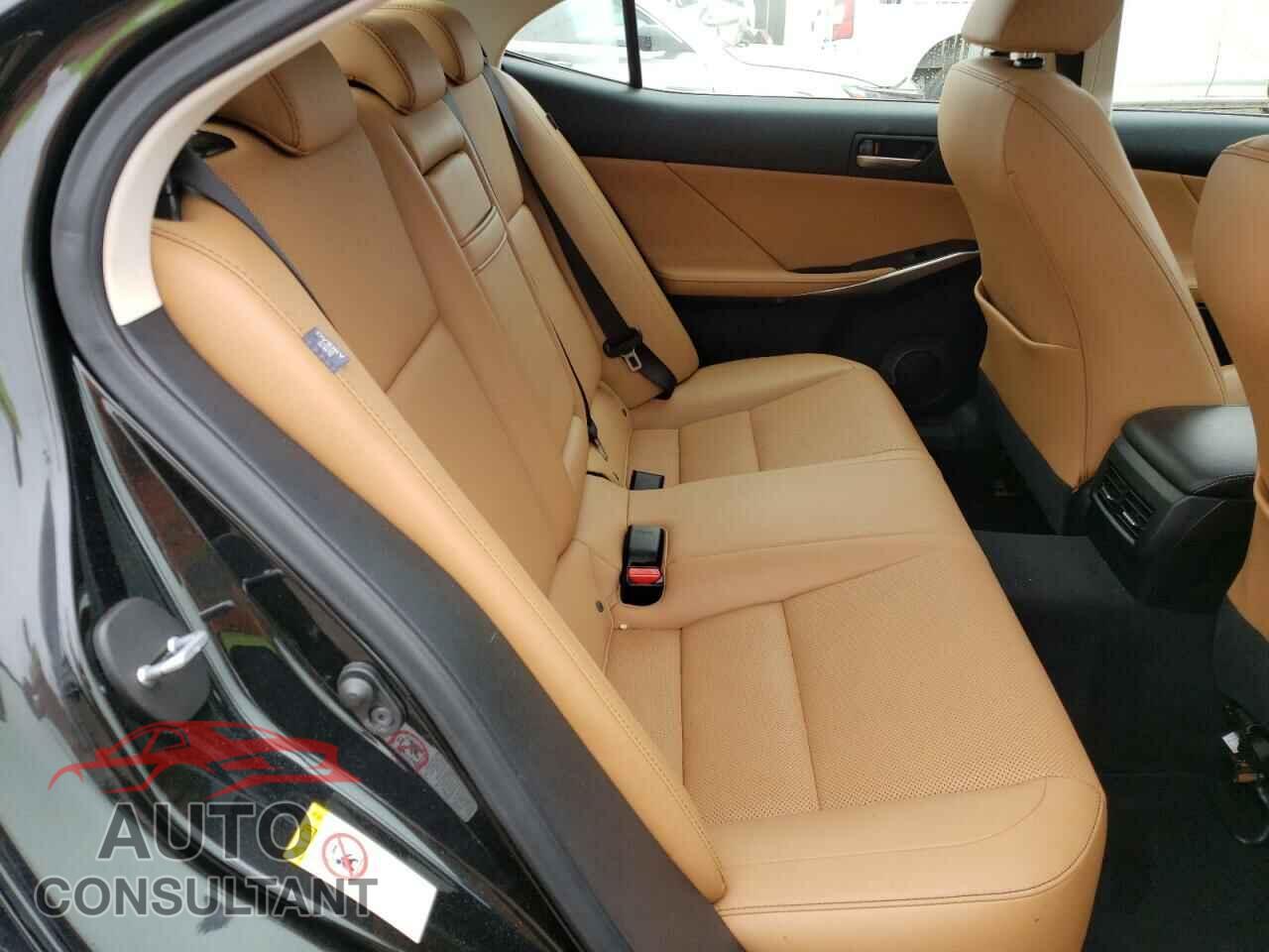 LEXUS IS 2018 - JTHC81D24J5027258