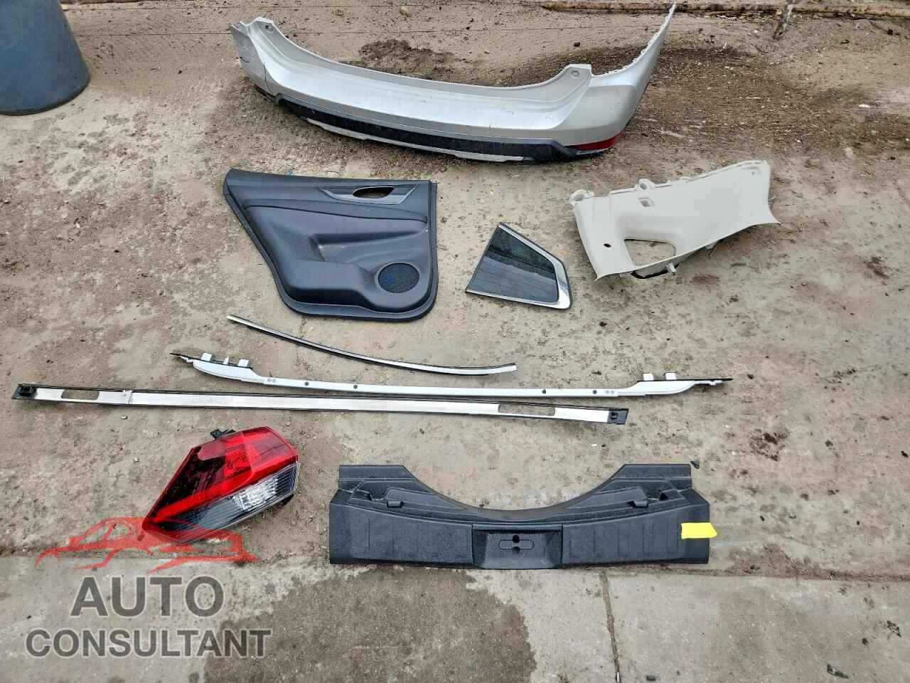 NISSAN ROGUE 2018 - KNMAT2MVXJP593016
