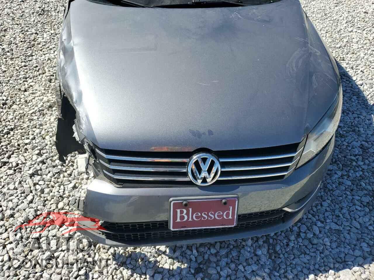 VOLKSWAGEN PASSAT 2015 - 1VWAT7A34FC029048