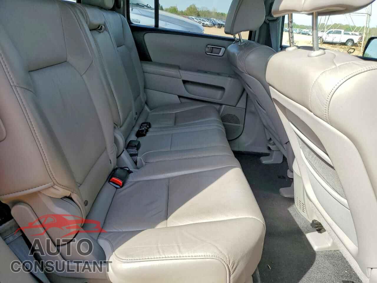 HONDA PILOT 2011 - 5FNYF4H55BB017924