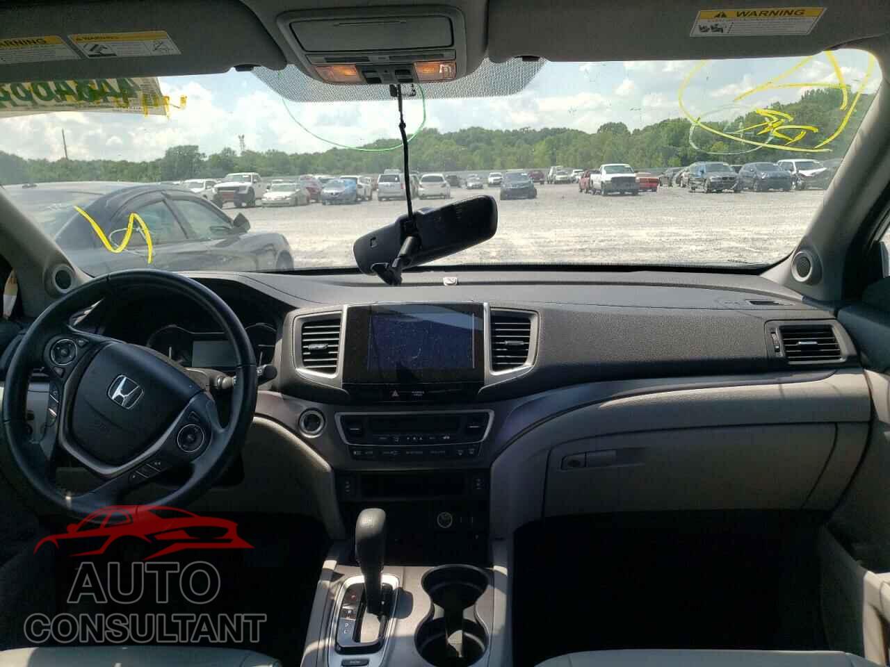 HONDA PILOT 2017 - 5FNYF5H51HB028756