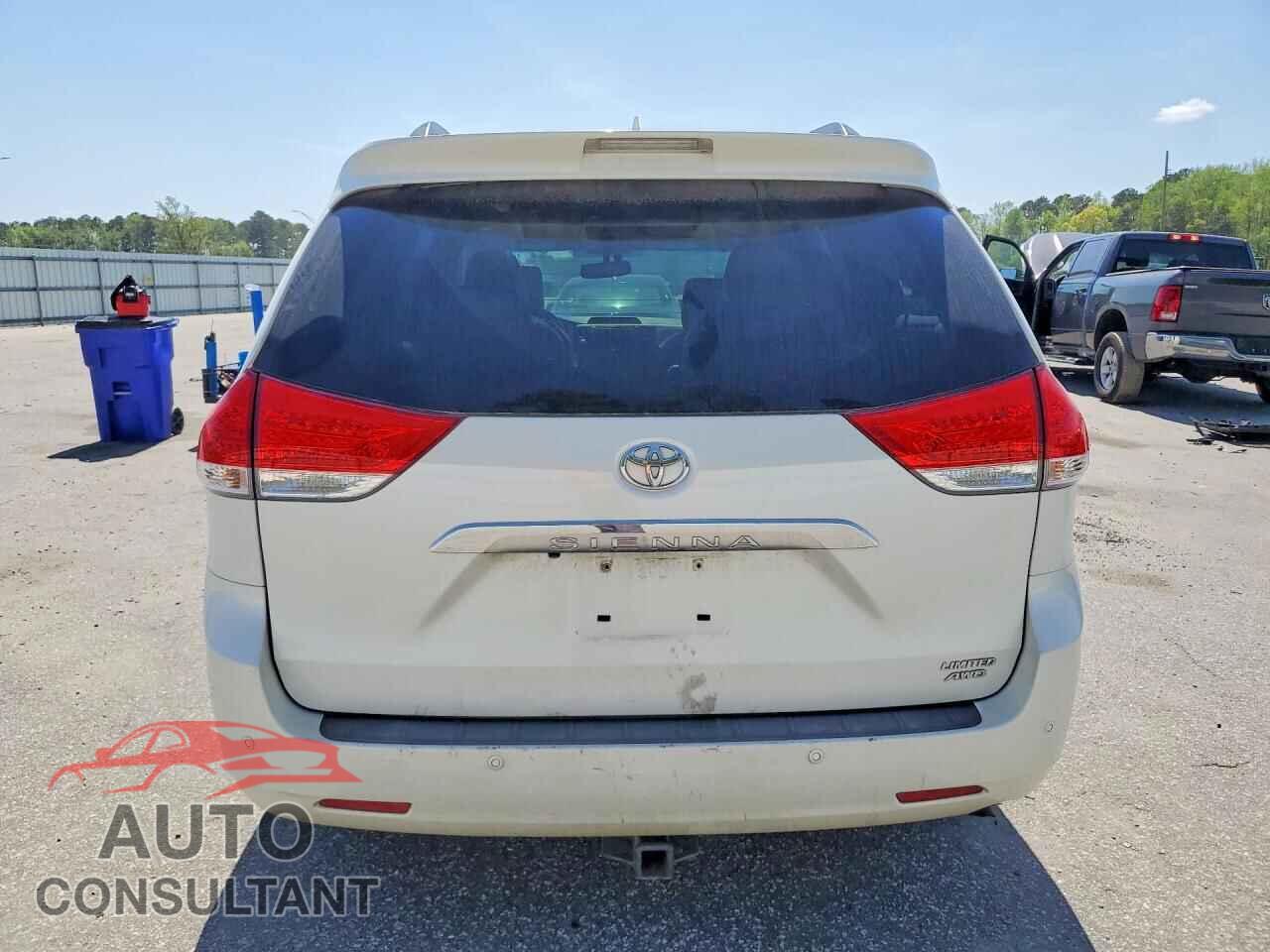 TOYOTA SIENNA 2013 - 5TDDK3DC8DS052951