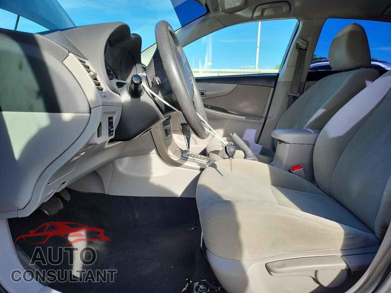 TOYOTA COROLLA 2013 - 2T1BU4EE8DC988164