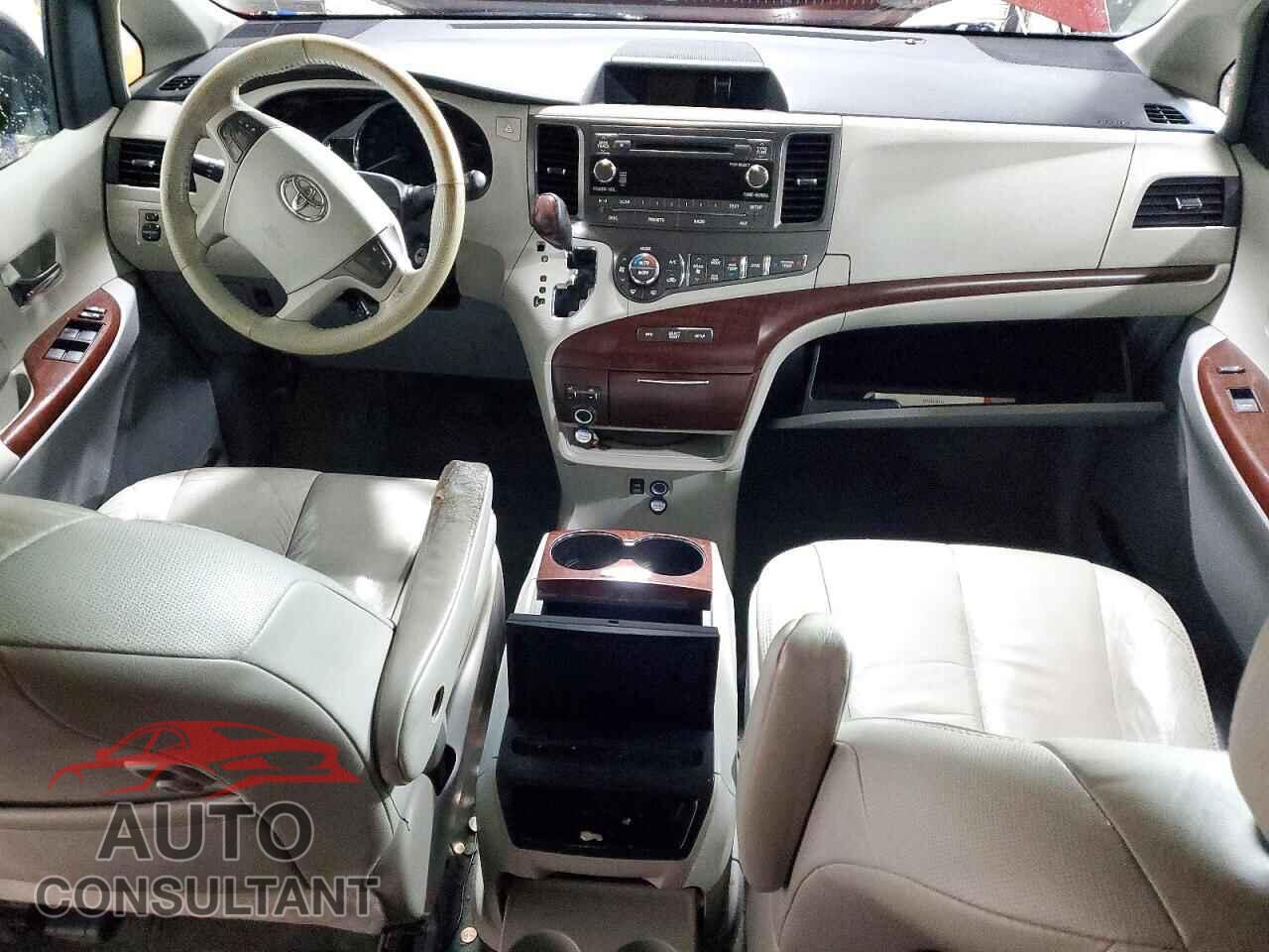 TOYOTA SIENNA 2011 - 5TDYK3DC7BS139030