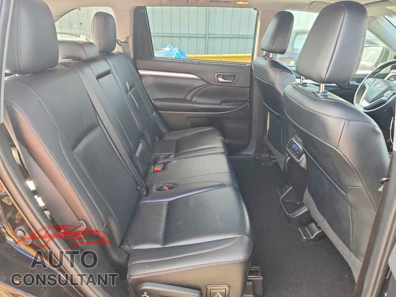 TOYOTA HIGHLANDER 2019 - 5TDJZRFH0KS597002