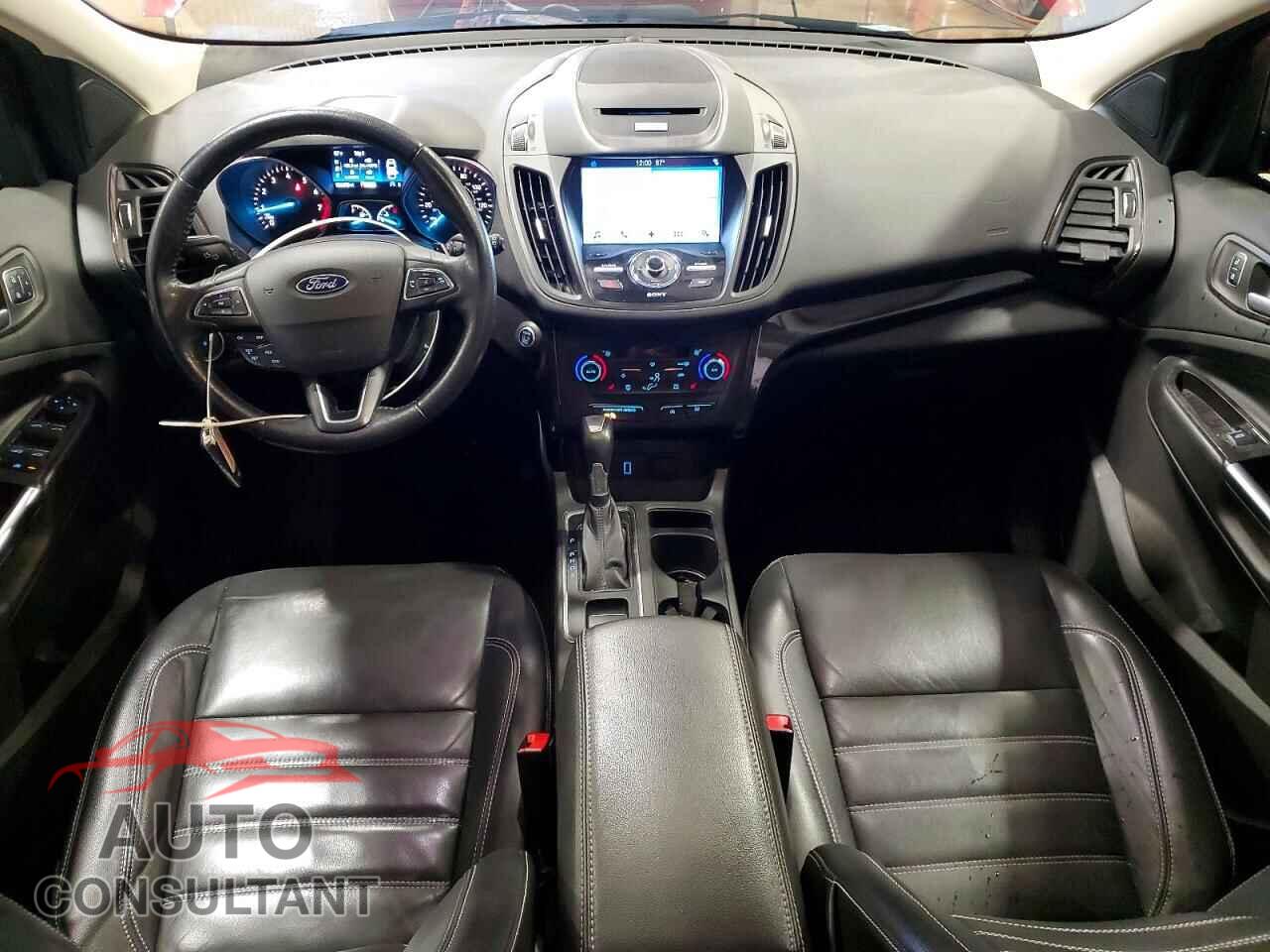 FORD ESCAPE 2017 - 1FMCU9J96HUC84897