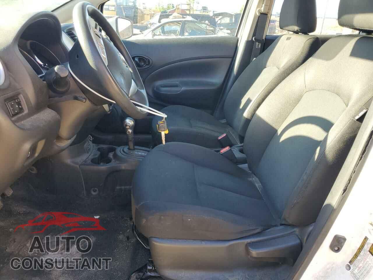 NISSAN VERSA 2018 - 3N1CE2CP4JL370443